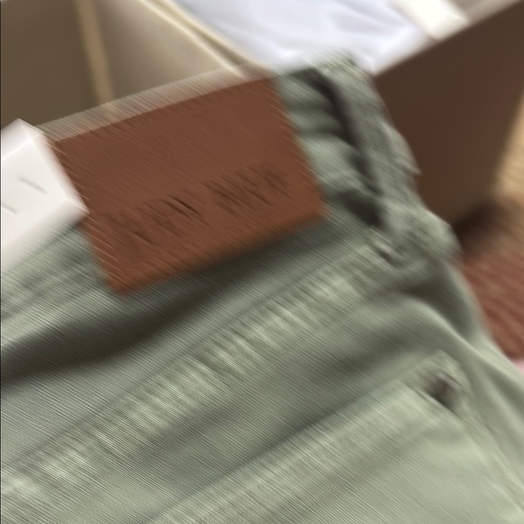 Stylish Green Pants - Picture 5 of 5